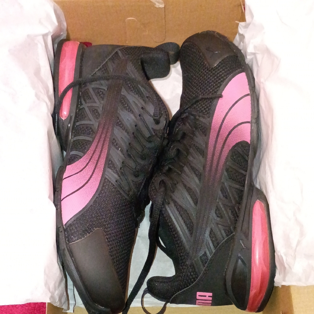 Puma Women's Black and Pink Athletic Sneakers